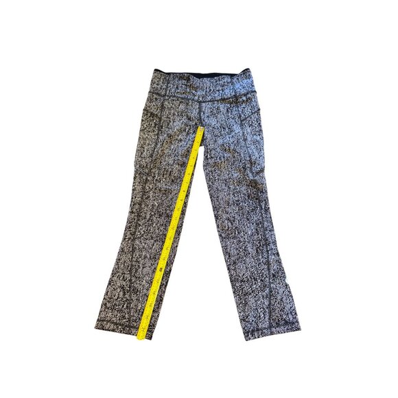 Lululemon High-Waisted Leggings Womens M Black & White Pattern - Picture 3 of 9